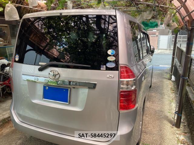 Toyota NOAH 2010-03 8100858-2