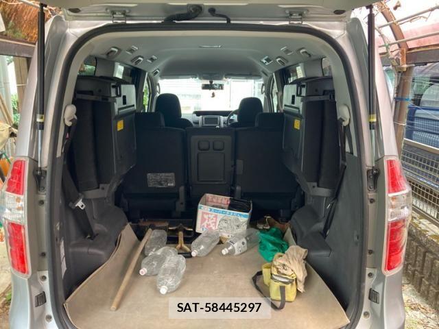 Toyota NOAH 2010-03 8100858-4