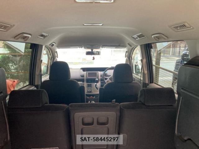 Toyota NOAH 2010-03 8100858-5