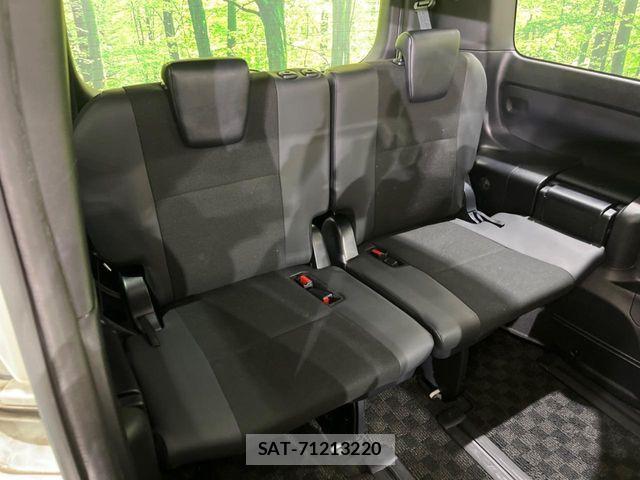 Toyota NOAH 2019-11 8100842-8