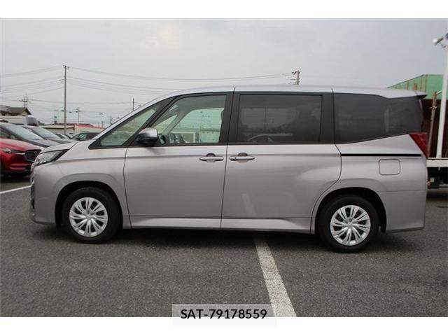 Toyota NOAH 2026-03 8100833-12