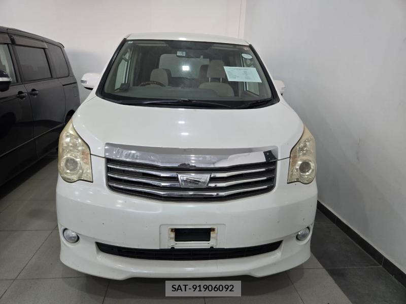 Toyota NOAH 2010-07 3401830-0
