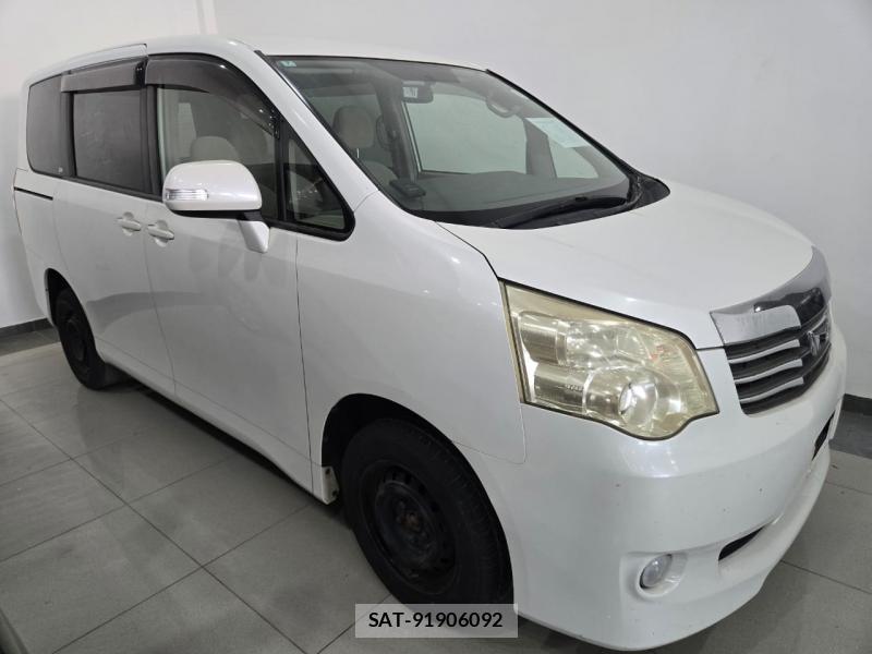 Toyota NOAH 2010-07 3401830-2