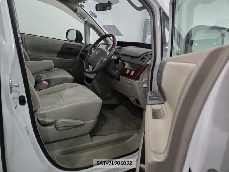 Toyota NOAH 2010-07 3401830-3