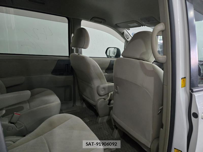 Toyota NOAH 2010-07 3401830-4