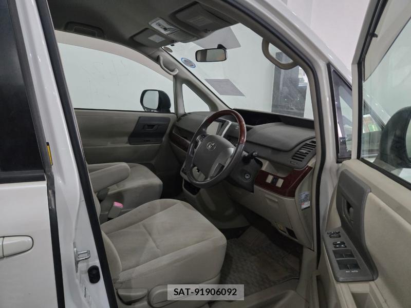 Toyota NOAH 2010-07 3401830-5