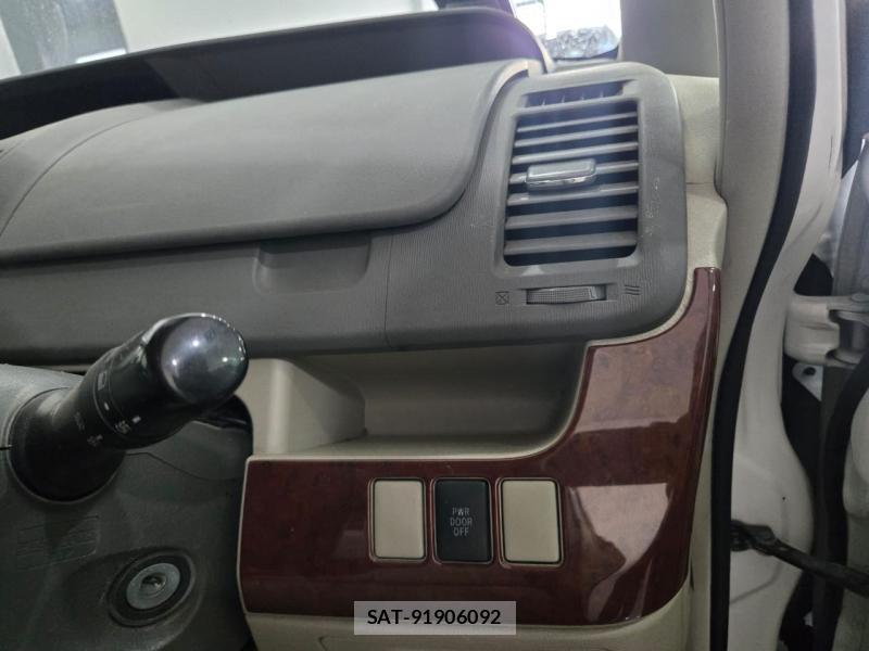 Toyota NOAH 2010-07 3401830-8
