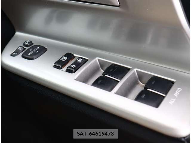 Toyota NOAH 2012-11 8100846-6