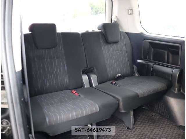 Toyota NOAH 2012-11 8100846-21