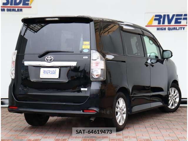 Toyota NOAH 2012-11 8100846-2
