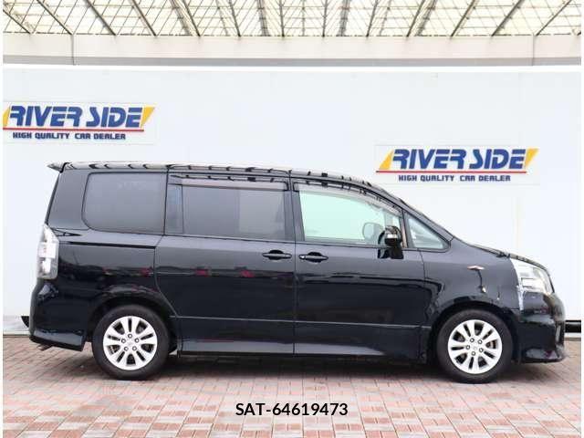 Toyota NOAH 2012-11 8100846-3
