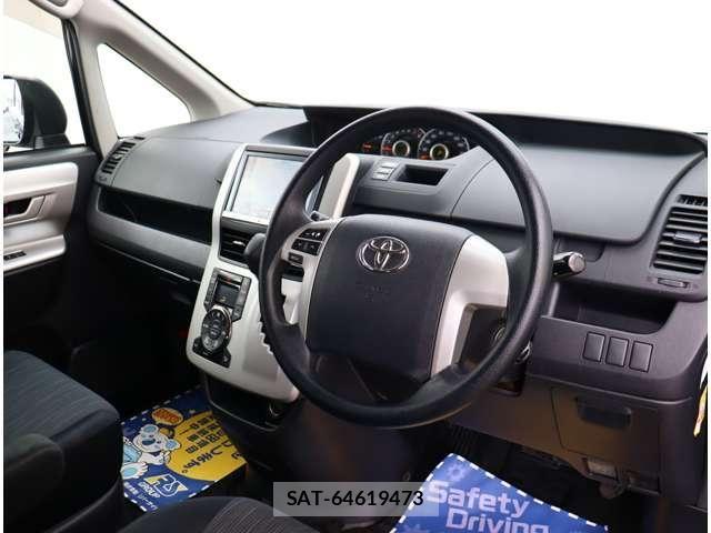Toyota NOAH 2012-11 8100846-4