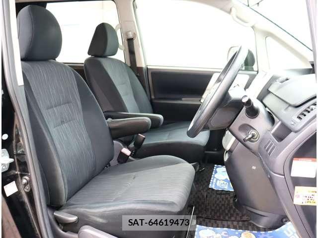 Toyota NOAH 2012-11 8100846-5