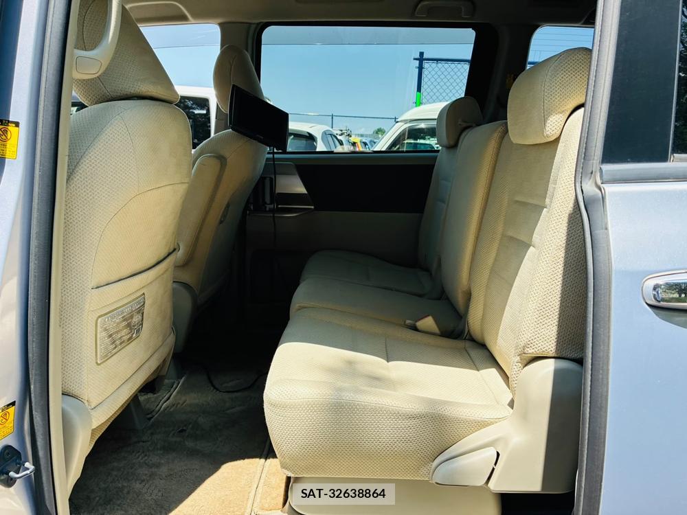 Toyota NOAH 2009-04 8044944-9