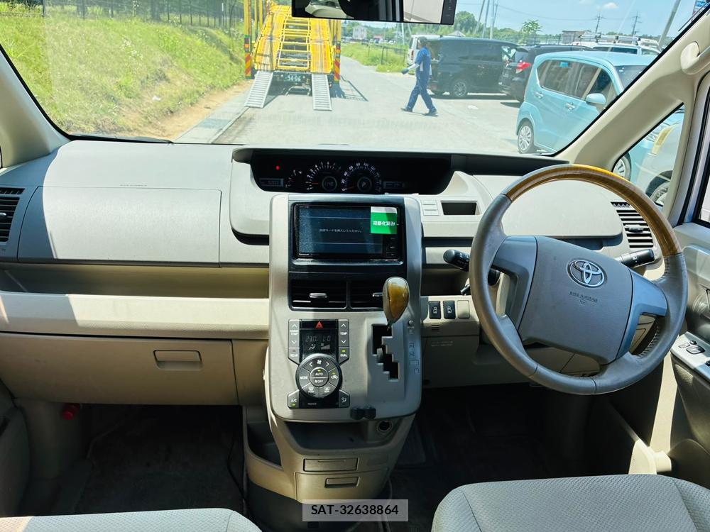 Toyota NOAH 2009-04 8044944-12