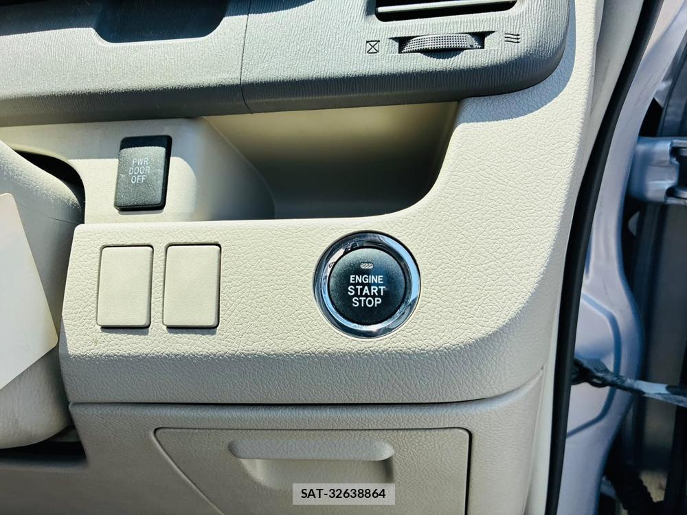 Toyota NOAH 2009-04 8044944-16