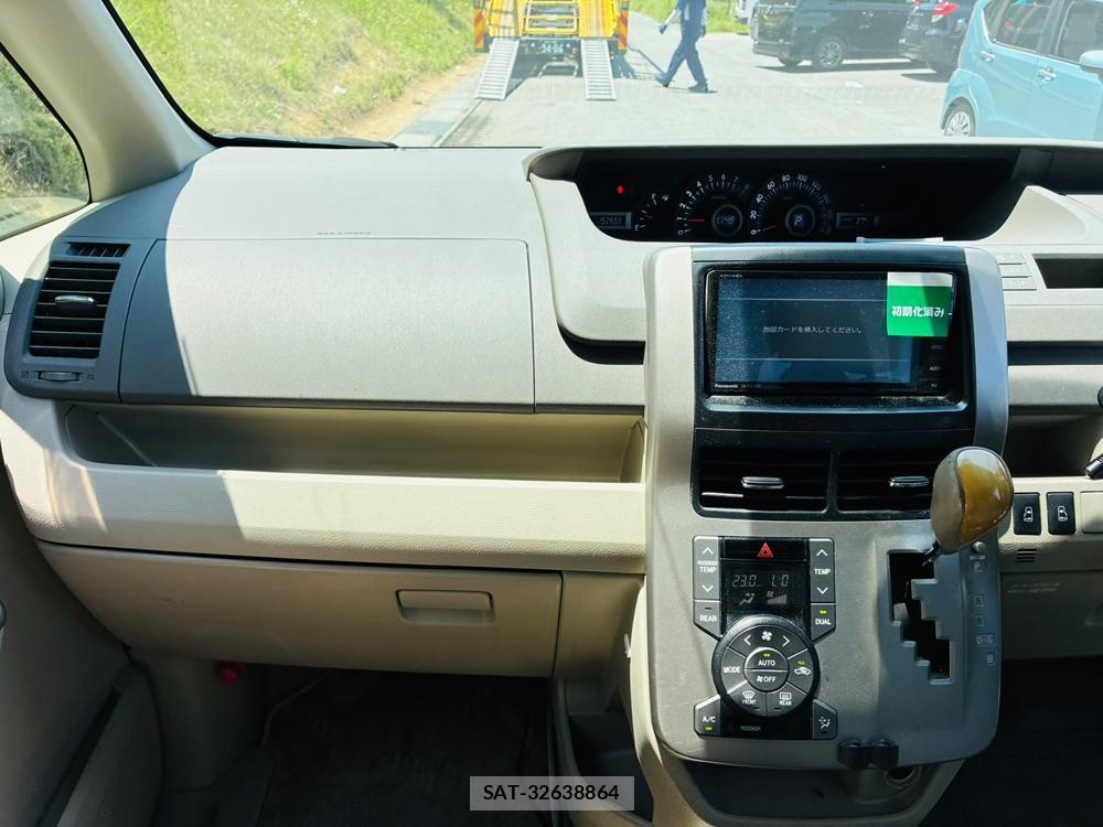 Toyota NOAH 2009-04 8044944-17