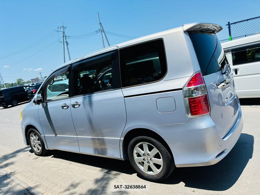 Toyota NOAH 2009-04 8044944-1