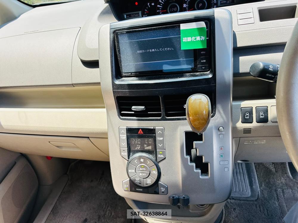 Toyota NOAH 2009-04 8044944-19