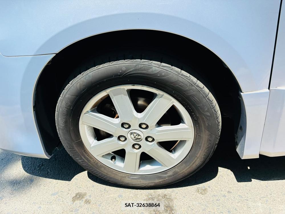 Toyota NOAH 2009-04 8044944-29