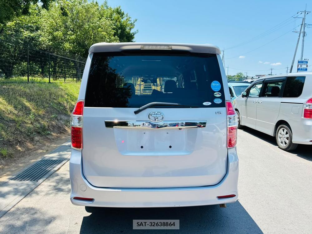 Toyota NOAH 2009-04 8044944-3