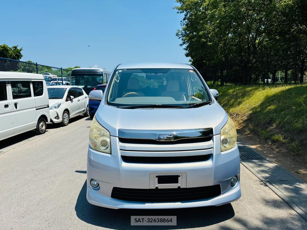 Toyota NOAH 2009-04 8044944-7