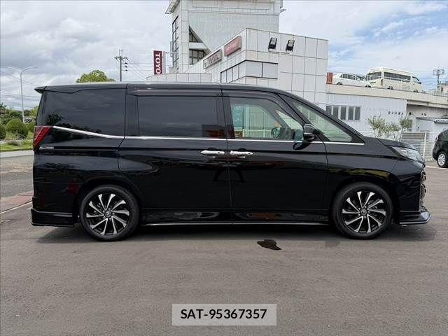Toyota NOAH 2023-03 8100829-10