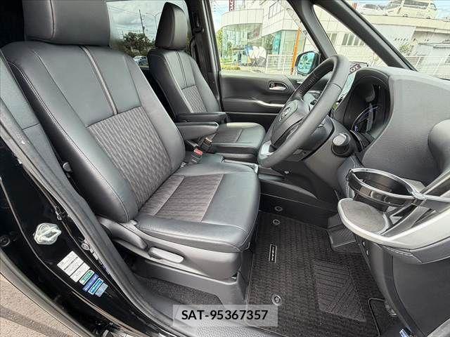 Toyota NOAH 2023-03 8100829-15