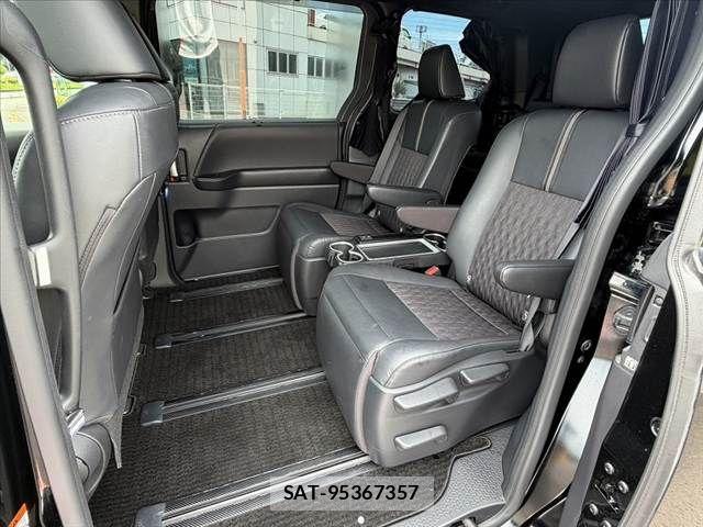 Toyota NOAH 2023-03 8100829-17