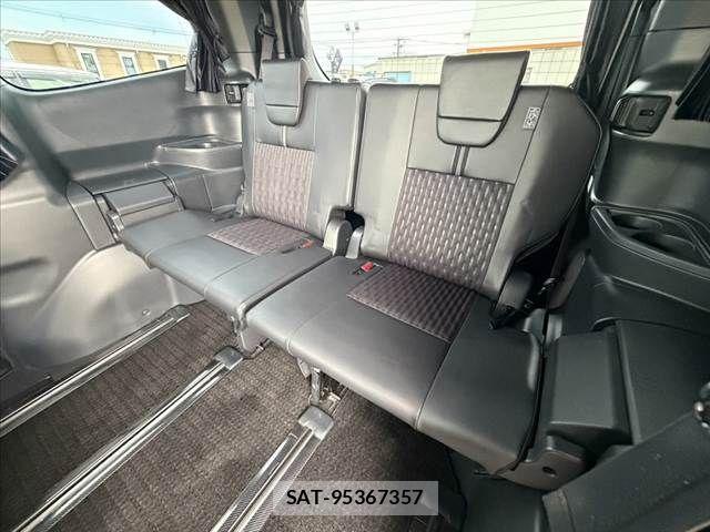 Toyota NOAH 2023-03 8100829-19