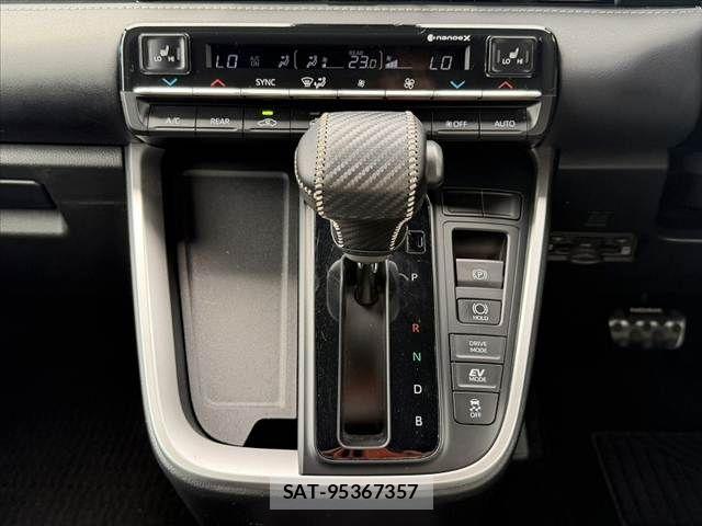 Toyota NOAH 2023-03 8100829-27