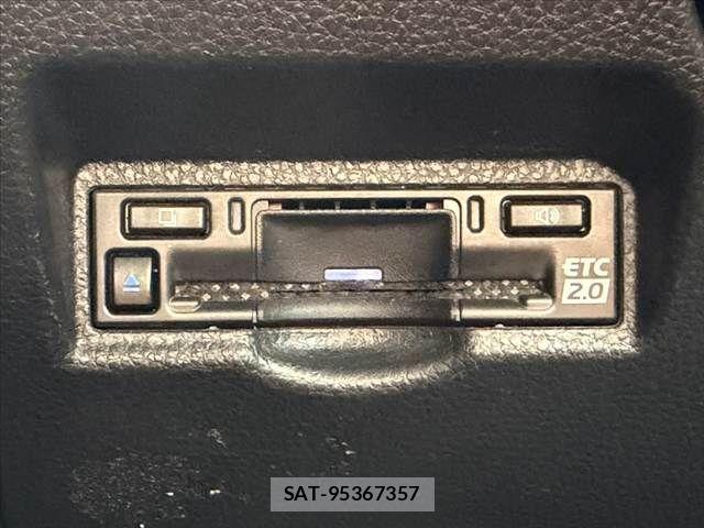 Toyota NOAH 2023-03 8100829-4