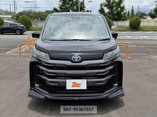 Toyota NOAH 2023-03 8100829-8
