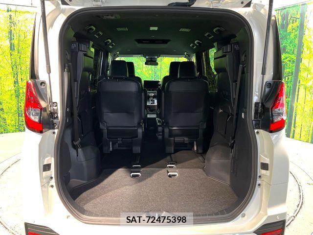 Toyota NOAH 2023-07 8100827-10