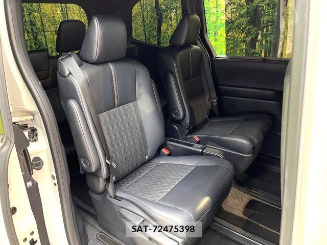 Toyota NOAH 2023-07 8100827-8