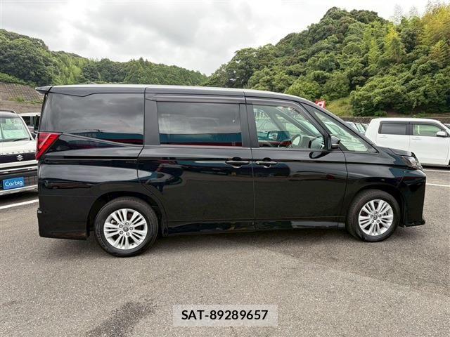 Toyota NOAH 2024-12 8100828-9