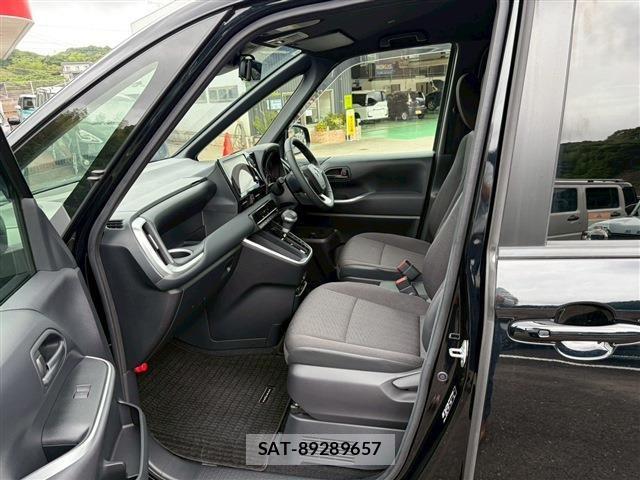 Toyota NOAH 2024-12 8100828-11