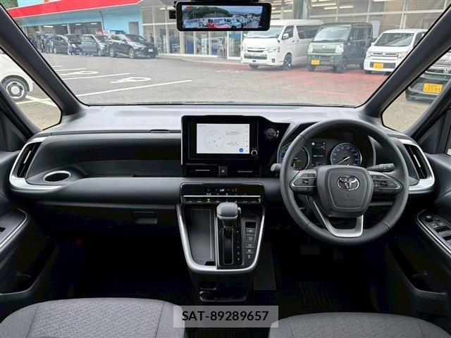 Toyota NOAH 2024-12 8100828-13