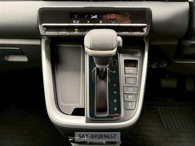 Toyota NOAH 2024-12 8100828-27