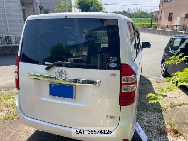 Toyota NOAH 2010-10 8100857-2