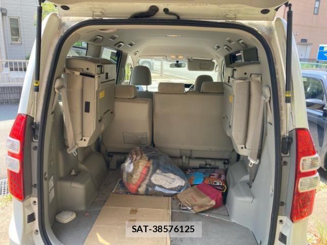 Toyota NOAH 2010-10 8100857-4