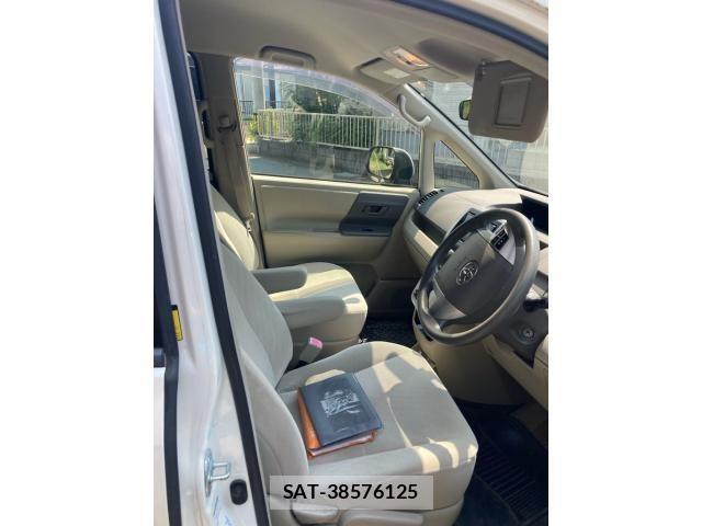 Toyota NOAH 2010-10 8100857-5