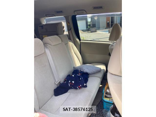 Toyota NOAH 2010-10 8100857-6