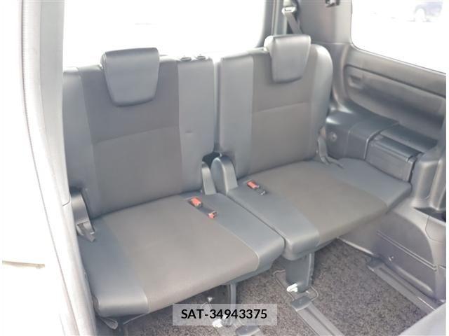 Toyota NOAH 2018-02 8100838-6