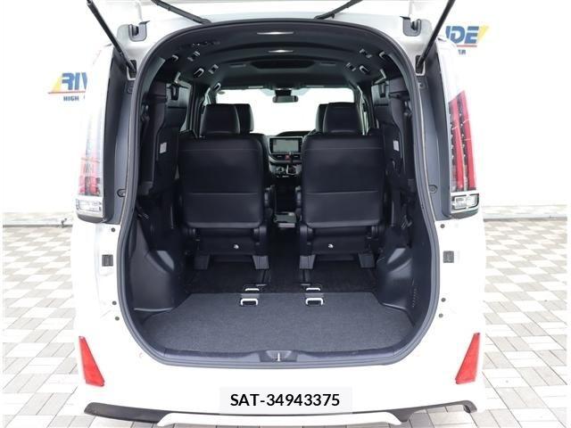Toyota NOAH 2018-02 8100838-8