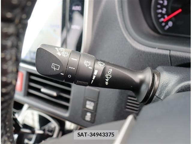 Toyota NOAH 2018-02 8100838-13