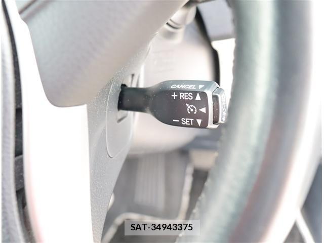 Toyota NOAH 2018-02 8100838-15