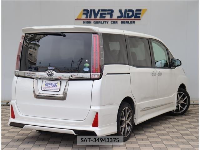 Toyota NOAH 2018-02 8100838-2