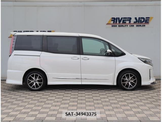 Toyota NOAH 2018-02 8100838-3
