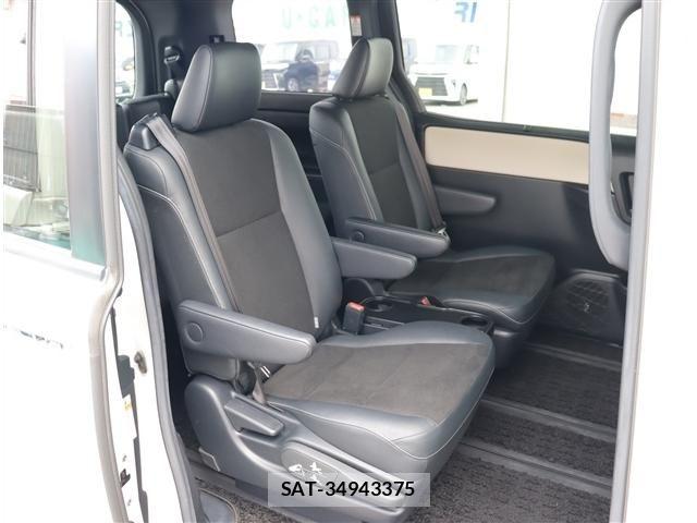 Toyota NOAH 2018-02 8100838-5